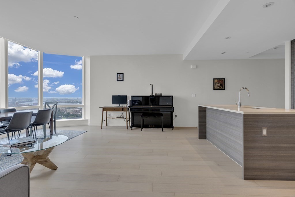 1 Franklin St, Boston, Massachusetts 02110, 2 Bedrooms Bedrooms, 5 Rooms Rooms,2 BathroomsBathrooms,Residential Rental,For Lease,Franklin St,73146511