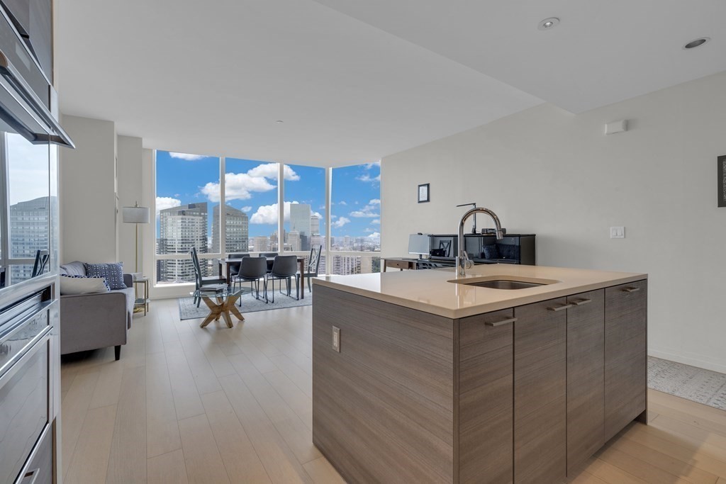 1 Franklin St, Boston, Massachusetts 02110, 2 Bedrooms Bedrooms, 5 Rooms Rooms,2 BathroomsBathrooms,Residential Rental,For Lease,Franklin St,73146511