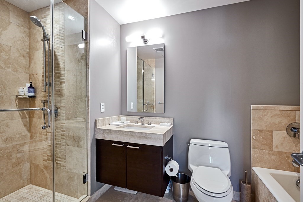 1 Franklin St, Boston, Massachusetts 02110, 1 Bedroom Bedrooms, 3 Rooms Rooms,1 BathroomBathrooms,Residential Rental,For Lease,Franklin St,73148203